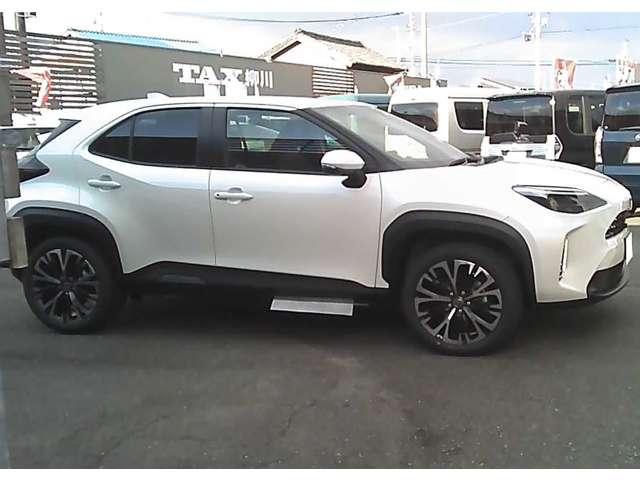 ヤリスクロス ハイブリッドZ 純正ディスプレイナビ オートクルーズコントロール ブラインドスポットモニター リアトラフィックモニター シートヒーター レーンキープアシスト 障害物センサー オートマチックハイビーム(6枚目)