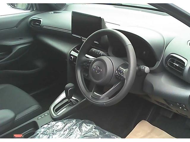 ヤリスクロス ハイブリッドZ 純正ディスプレイナビ オートクルーズコントロール ブラインドスポットモニター リアトラフィックモニター シートヒーター レーンキープアシスト 障害物センサー オートマチックハイビーム(11枚目)