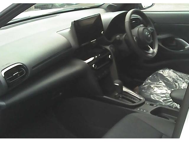 ヤリスクロス ハイブリッドZ 純正ディスプレイナビ オートクルーズコントロール ブラインドスポットモニター リアトラフィックモニター シートヒーター レーンキープアシスト 障害物センサー オートマチックハイビーム(27枚目)