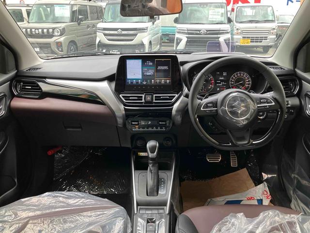フロンクス ベースグレード　届出済未使用車　元展示車　全方位モニター付メモリー９インチメモリーナビ　ＴＶ　クリアランスソナー　オートクルーズコントロール　レーンアシスト　衝突被害軽減システム　ＬＥＤヘッドランプ　アルミホイール（2枚目）