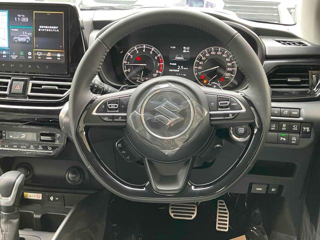 フロンクス ベースグレード　届出済未使用車　元展示車　全方位モニター付メモリー９インチメモリーナビ　ＴＶ　クリアランスソナー　オートクルーズコントロール　レーンアシスト　衝突被害軽減システム　ＬＥＤヘッドランプ　アルミホイール（3枚目）