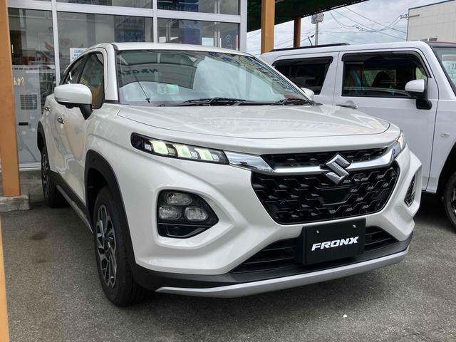 フロンクス ベースグレード　届出済未使用車　元展示車　全方位モニター付メモリー９インチメモリーナビ　ＴＶ　クリアランスソナー　オートクルーズコントロール　レーンアシスト　衝突被害軽減システム　ＬＥＤヘッドランプ　アルミホイール（14枚目）