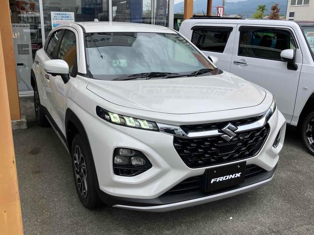 フロンクス ベースグレード　届出済未使用車　元展示車　全方位モニター付メモリー９インチメモリーナビ　ＴＶ　クリアランスソナー　オートクルーズコントロール　レーンアシスト　衝突被害軽減システム　ＬＥＤヘッドランプ　アルミホイール（15枚目）