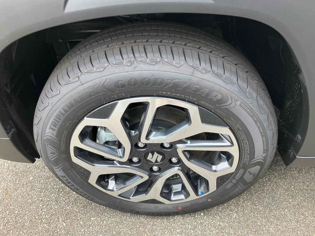 フロンクス ベースグレード　届出済未使用車　元展示車　全方位モニター付メモリー９インチメモリーナビ　ＴＶ　クリアランスソナー　オートクルーズコントロール　レーンアシスト　衝突被害軽減システム　ＬＥＤヘッドランプ　アルミホイール（20枚目）