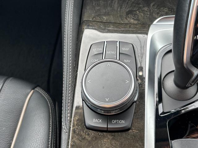 5シリーズ 523d ラグジュアリー ディーゼルターボ・純正ナビ・フルセグ・バックカメラ・アラウンドビュー・純正アルミ・ETC・レザーシート・電動シート・LED・ETC・ドラレコ・スマートキー・プッシュスタート・電動バックドア(35枚目)