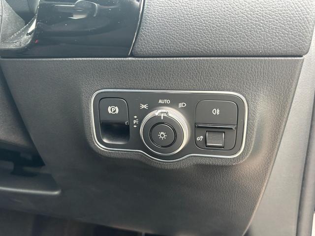 MERCEDES BENZ B-CLASS B180