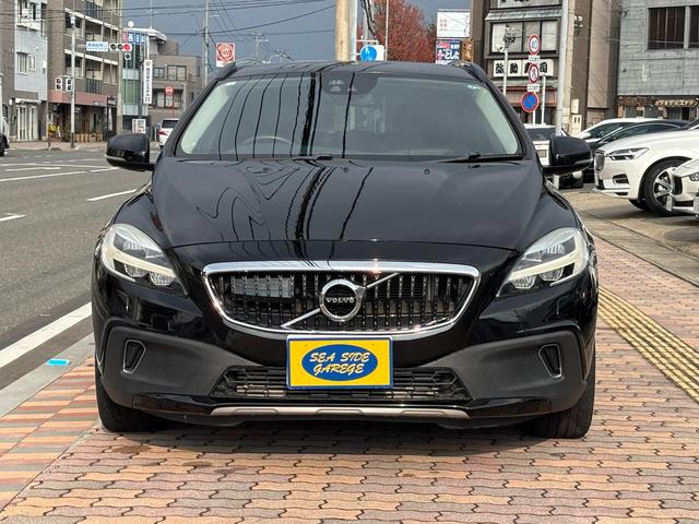 Ｖ４０ Ｄ４　モメンタム　ディーゼルターボ・ブレーキサポート・純正ナビ・フルセグ・バックカメラ・ＥＴＣ・ＬＥＤ・純正アルミ・ルーフレール・シートヒーター・革シート・電動シートメモリー付・パドルシフト・スマートキー（2枚目）
