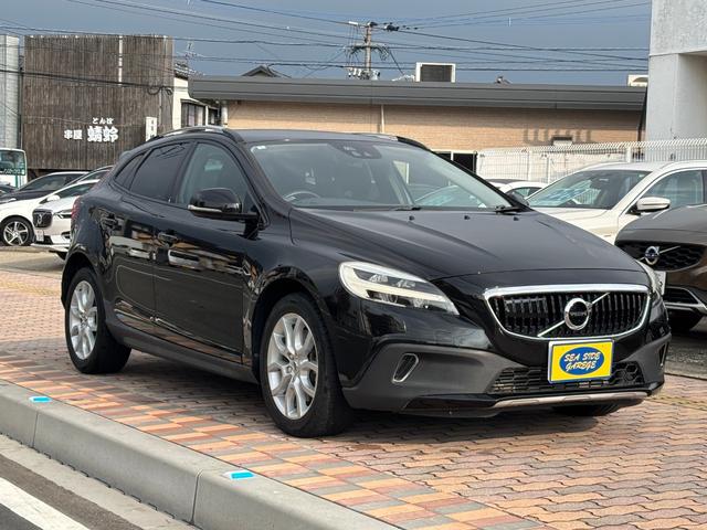 Ｖ４０ Ｄ４　モメンタム　ディーゼルターボ・ブレーキサポート・純正ナビ・フルセグ・バックカメラ・ＥＴＣ・ＬＥＤ・純正アルミ・ルーフレール・シートヒーター・革シート・電動シートメモリー付・パドルシフト・スマートキー（3枚目）