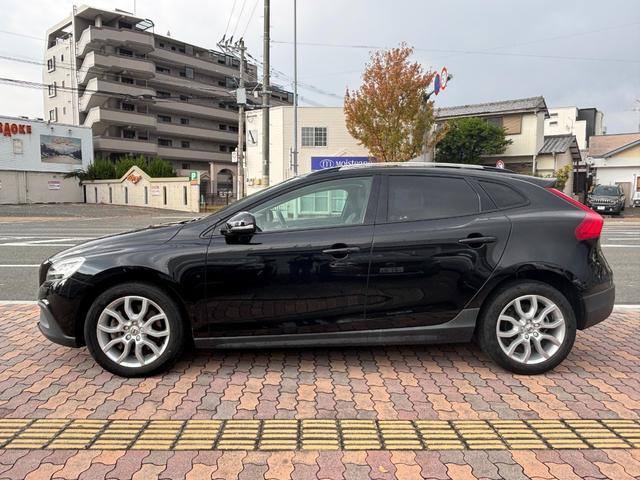 Ｖ４０ Ｄ４　モメンタム　ディーゼルターボ・ブレーキサポート・純正ナビ・フルセグ・バックカメラ・ＥＴＣ・ＬＥＤ・純正アルミ・ルーフレール・シートヒーター・革シート・電動シートメモリー付・パドルシフト・スマートキー（4枚目）