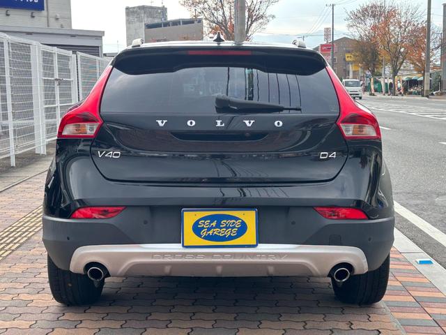 Ｖ４０ Ｄ４　モメンタム　ディーゼルターボ・ブレーキサポート・純正ナビ・フルセグ・バックカメラ・ＥＴＣ・ＬＥＤ・純正アルミ・ルーフレール・シートヒーター・革シート・電動シートメモリー付・パドルシフト・スマートキー（7枚目）