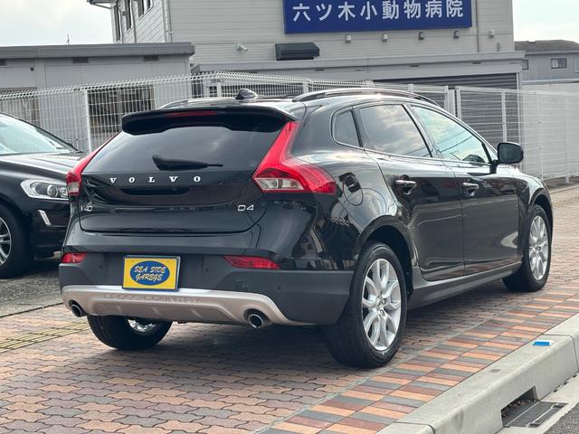 Ｖ４０ Ｄ４　モメンタム　ディーゼルターボ・ブレーキサポート・純正ナビ・フルセグ・バックカメラ・ＥＴＣ・ＬＥＤ・純正アルミ・ルーフレール・シートヒーター・革シート・電動シートメモリー付・パドルシフト・スマートキー（8枚目）