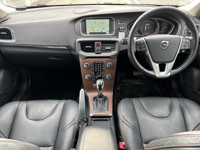 Ｖ４０ Ｄ４　モメンタム　ディーゼルターボ・ブレーキサポート・純正ナビ・フルセグ・バックカメラ・ＥＴＣ・ＬＥＤ・純正アルミ・ルーフレール・シートヒーター・革シート・電動シートメモリー付・パドルシフト・スマートキー（14枚目）