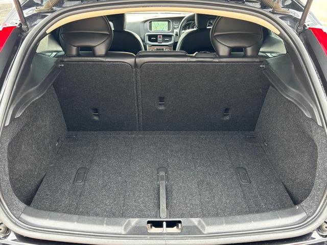 Ｖ４０ Ｄ４　モメンタム　ディーゼルターボ・ブレーキサポート・純正ナビ・フルセグ・バックカメラ・ＥＴＣ・ＬＥＤ・純正アルミ・ルーフレール・シートヒーター・革シート・電動シートメモリー付・パドルシフト・スマートキー（18枚目）