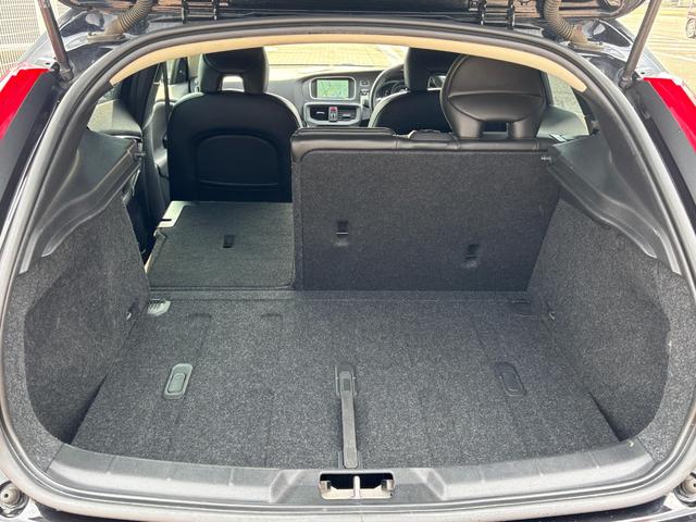 Ｖ４０ Ｄ４　モメンタム　ディーゼルターボ・ブレーキサポート・純正ナビ・フルセグ・バックカメラ・ＥＴＣ・ＬＥＤ・純正アルミ・ルーフレール・シートヒーター・革シート・電動シートメモリー付・パドルシフト・スマートキー（19枚目）