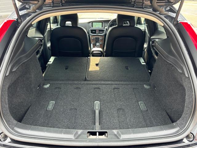 Ｖ４０ Ｄ４　モメンタム　ディーゼルターボ・ブレーキサポート・純正ナビ・フルセグ・バックカメラ・ＥＴＣ・ＬＥＤ・純正アルミ・ルーフレール・シートヒーター・革シート・電動シートメモリー付・パドルシフト・スマートキー（20枚目）