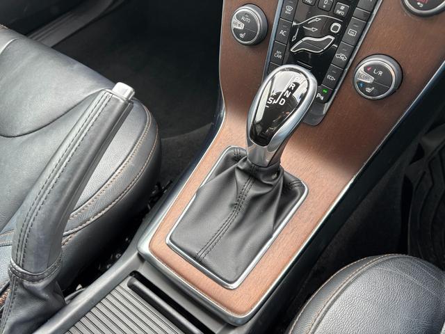 Ｖ４０ Ｄ４　モメンタム　ディーゼルターボ・ブレーキサポート・純正ナビ・フルセグ・バックカメラ・ＥＴＣ・ＬＥＤ・純正アルミ・ルーフレール・シートヒーター・革シート・電動シートメモリー付・パドルシフト・スマートキー（27枚目）