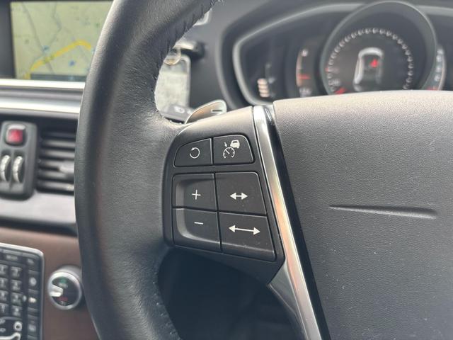 Ｖ４０ Ｄ４　モメンタム　ディーゼルターボ・ブレーキサポート・純正ナビ・フルセグ・バックカメラ・ＥＴＣ・ＬＥＤ・純正アルミ・ルーフレール・シートヒーター・革シート・電動シートメモリー付・パドルシフト・スマートキー（28枚目）