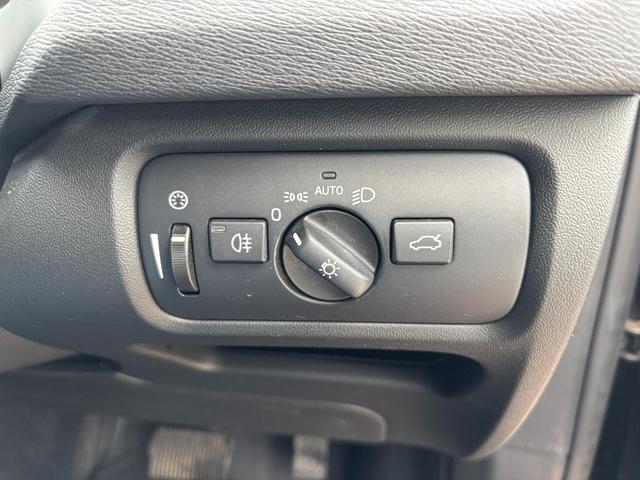 Ｖ４０ Ｄ４　モメンタム　ディーゼルターボ・ブレーキサポート・純正ナビ・フルセグ・バックカメラ・ＥＴＣ・ＬＥＤ・純正アルミ・ルーフレール・シートヒーター・革シート・電動シートメモリー付・パドルシフト・スマートキー（35枚目）