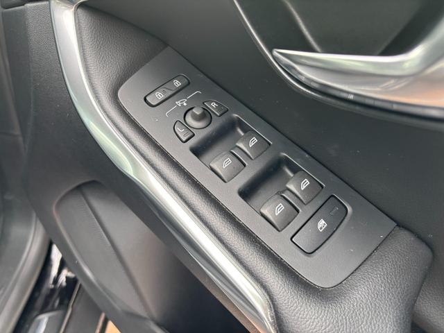 Ｖ４０ Ｄ４　モメンタム　ディーゼルターボ・ブレーキサポート・純正ナビ・フルセグ・バックカメラ・ＥＴＣ・ＬＥＤ・純正アルミ・ルーフレール・シートヒーター・革シート・電動シートメモリー付・パドルシフト・スマートキー（36枚目）