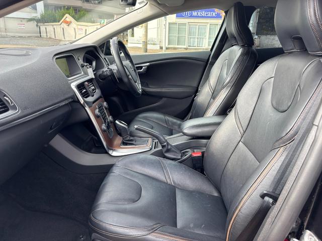 Ｖ４０ Ｄ４　モメンタム　ディーゼルターボ・ブレーキサポート・純正ナビ・フルセグ・バックカメラ・ＥＴＣ・ＬＥＤ・純正アルミ・ルーフレール・シートヒーター・革シート・電動シートメモリー付・パドルシフト・スマートキー（37枚目）