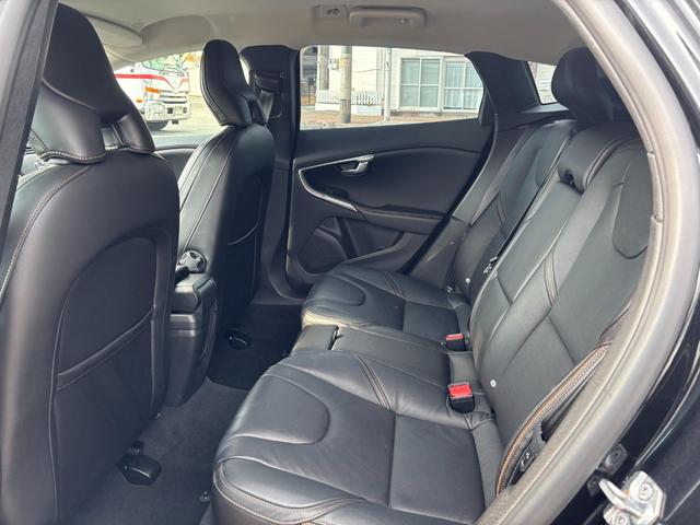 Ｖ４０ Ｄ４　モメンタム　ディーゼルターボ・ブレーキサポート・純正ナビ・フルセグ・バックカメラ・ＥＴＣ・ＬＥＤ・純正アルミ・ルーフレール・シートヒーター・革シート・電動シートメモリー付・パドルシフト・スマートキー（38枚目）