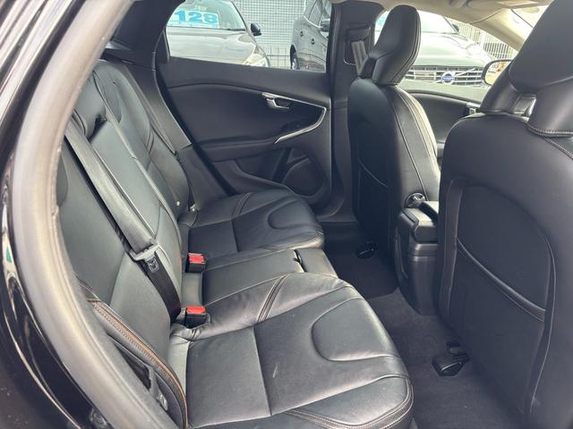 Ｖ４０ Ｄ４　モメンタム　ディーゼルターボ・ブレーキサポート・純正ナビ・フルセグ・バックカメラ・ＥＴＣ・ＬＥＤ・純正アルミ・ルーフレール・シートヒーター・革シート・電動シートメモリー付・パドルシフト・スマートキー（39枚目）