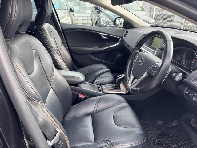 Ｖ４０ Ｄ４　モメンタム　ディーゼルターボ・ブレーキサポート・純正ナビ・フルセグ・バックカメラ・ＥＴＣ・ＬＥＤ・純正アルミ・ルーフレール・シートヒーター・革シート・電動シートメモリー付・パドルシフト・スマートキー（40枚目）