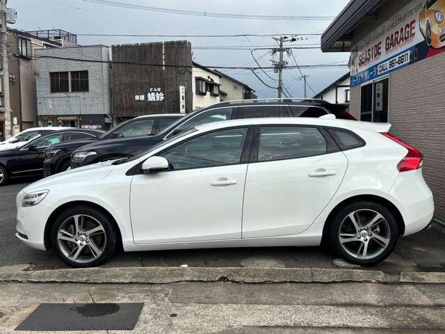 Ｖ４０ Ｄ４　モメンタム　ディーゼルターボ・ブレーキサポート・純正ナビ・フルセグ・バックカメラ・パドルシフト・ＥＴＣ・ＬＥＤ・純正アルミ・スマートキー・プッシュスタート・クルコン（4枚目）