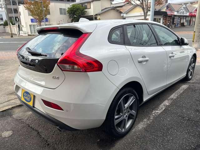 Ｖ４０ Ｄ４　モメンタム　ディーゼルターボ・ブレーキサポート・純正ナビ・フルセグ・バックカメラ・パドルシフト・ＥＴＣ・ＬＥＤ・純正アルミ・スマートキー・プッシュスタート・クルコン（5枚目）