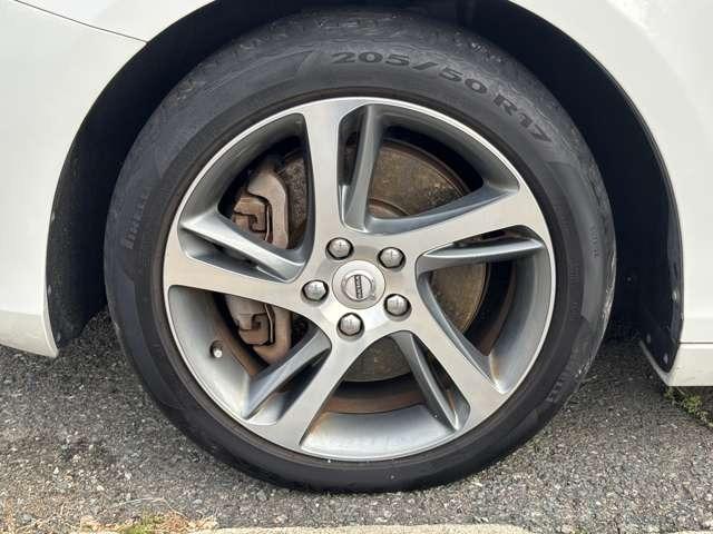 Ｖ４０ Ｄ４　モメンタム　ディーゼルターボ・ブレーキサポート・純正ナビ・フルセグ・バックカメラ・パドルシフト・ＥＴＣ・ＬＥＤ・純正アルミ・スマートキー・プッシュスタート・クルコン（9枚目）