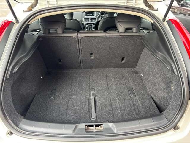 Ｖ４０ Ｄ４　モメンタム　ディーゼルターボ・ブレーキサポート・純正ナビ・フルセグ・バックカメラ・パドルシフト・ＥＴＣ・ＬＥＤ・純正アルミ・スマートキー・プッシュスタート・クルコン（16枚目）