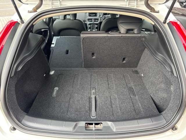 Ｖ４０ Ｄ４　モメンタム　ディーゼルターボ・ブレーキサポート・純正ナビ・フルセグ・バックカメラ・パドルシフト・ＥＴＣ・ＬＥＤ・純正アルミ・スマートキー・プッシュスタート・クルコン（17枚目）