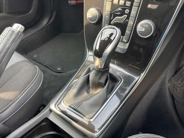 Ｖ４０ Ｄ４　モメンタム　ディーゼルターボ・ブレーキサポート・純正ナビ・フルセグ・バックカメラ・パドルシフト・ＥＴＣ・ＬＥＤ・純正アルミ・スマートキー・プッシュスタート・クルコン（23枚目）