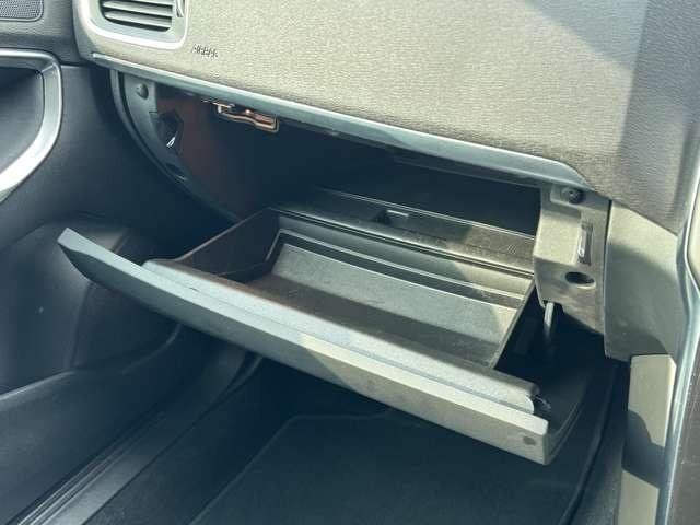 Ｖ４０ Ｄ４　モメンタム　ディーゼルターボ・ブレーキサポート・純正ナビ・フルセグ・バックカメラ・パドルシフト・ＥＴＣ・ＬＥＤ・純正アルミ・スマートキー・プッシュスタート・クルコン（39枚目）