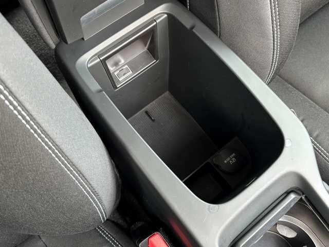 Ｖ４０ Ｄ４　モメンタム　ディーゼルターボ・ブレーキサポート・純正ナビ・フルセグ・バックカメラ・パドルシフト・ＥＴＣ・ＬＥＤ・純正アルミ・スマートキー・プッシュスタート・クルコン（42枚目）