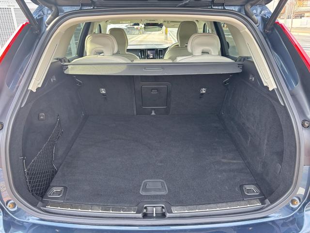 ＸＣ６０ Ｄ４　ＡＷＤ　インスクリプション　ディーゼルターボ　４ＷＤ　ブレーキサポート　センターディスプレイ　純正ナビ　フルセグテレビ　スマートキー　３６０°アラウンドビュー　純正アルミ　革／電動シート（18枚目）