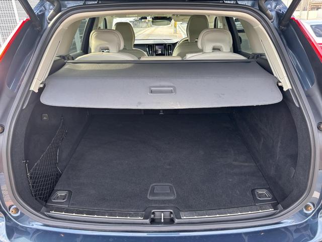 ＸＣ６０ Ｄ４　ＡＷＤ　インスクリプション　ディーゼルターボ　４ＷＤ　ブレーキサポート　センターディスプレイ　純正ナビ　フルセグテレビ　スマートキー　３６０°アラウンドビュー　純正アルミ　革／電動シート（19枚目）