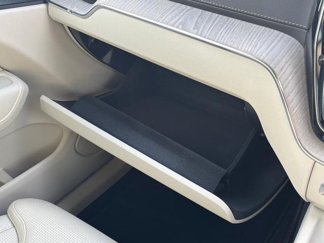 ＸＣ６０ Ｄ４　ＡＷＤ　インスクリプション　ディーゼルターボ　４ＷＤ　ブレーキサポート　センターディスプレイ　純正ナビ　フルセグテレビ　スマートキー　３６０°アラウンドビュー　純正アルミ　革／電動シート（55枚目）