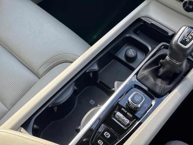 ＸＣ６０ Ｄ４　ＡＷＤ　インスクリプション　ディーゼルターボ　４ＷＤ　ブレーキサポート　センターディスプレイ　純正ナビ　フルセグテレビ　スマートキー　３６０°アラウンドビュー　純正アルミ　革／電動シート（57枚目）