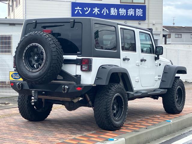 ジープ・ラングラーアンリミテッド スポーツ　リフトアップ　バンパーガード　新品スタットレスタイヤ付　新品チェーン　純正アルミ　電動ウインチ　ＲＯＵＧＨ　ＣＯＵＮＴＲＹサスペンション　オーバーフェンダー　ＬＥＤライト　ＥＴＣ（7枚目）