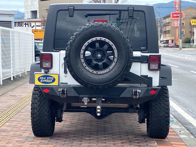 ジープ・ラングラーアンリミテッド スポーツ　リフトアップ　バンパーガード　新品スタットレスタイヤ付　新品チェーン　純正アルミ　電動ウインチ　ＲＯＵＧＨ　ＣＯＵＮＴＲＹサスペンション　オーバーフェンダー　ＬＥＤライト　ＥＴＣ（8枚目）