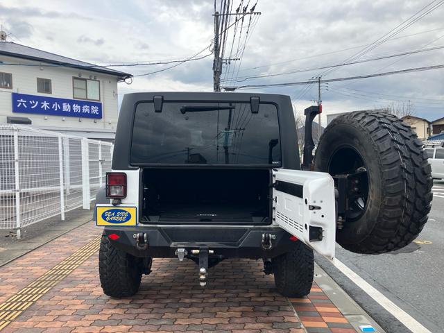 ジープ・ラングラーアンリミテッド スポーツ　リフトアップ　バンパーガード　新品スタットレスタイヤ付　新品チェーン　純正アルミ　電動ウインチ　ＲＯＵＧＨ　ＣＯＵＮＴＲＹサスペンション　オーバーフェンダー　ＬＥＤライト　ＥＴＣ（11枚目）