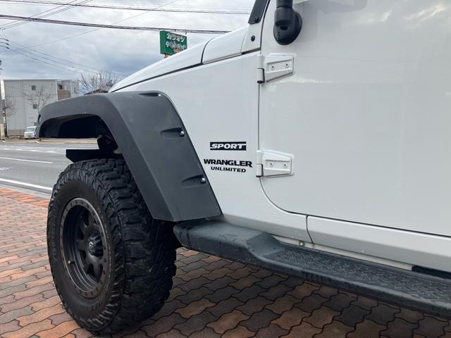 ジープ・ラングラーアンリミテッド スポーツ　リフトアップ　バンパーガード　新品スタットレスタイヤ付　新品チェーン　純正アルミ　電動ウインチ　ＲＯＵＧＨ　ＣＯＵＮＴＲＹサスペンション　オーバーフェンダー　ＬＥＤライト　ＥＴＣ（17枚目）