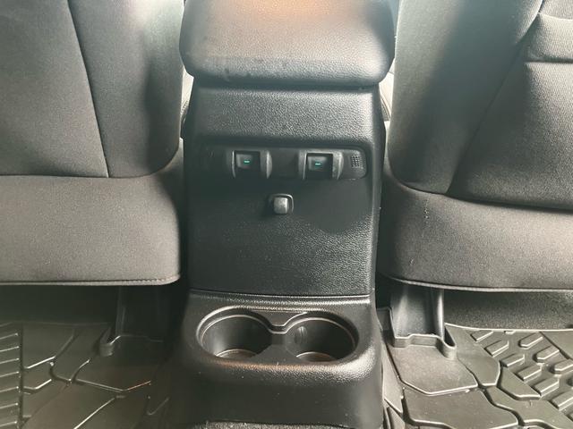 ジープ・ラングラーアンリミテッド スポーツ　リフトアップ　バンパーガード　新品スタットレスタイヤ付　新品チェーン　純正アルミ　電動ウインチ　ＲＯＵＧＨ　ＣＯＵＮＴＲＹサスペンション　オーバーフェンダー　ＬＥＤライト　ＥＴＣ（19枚目）