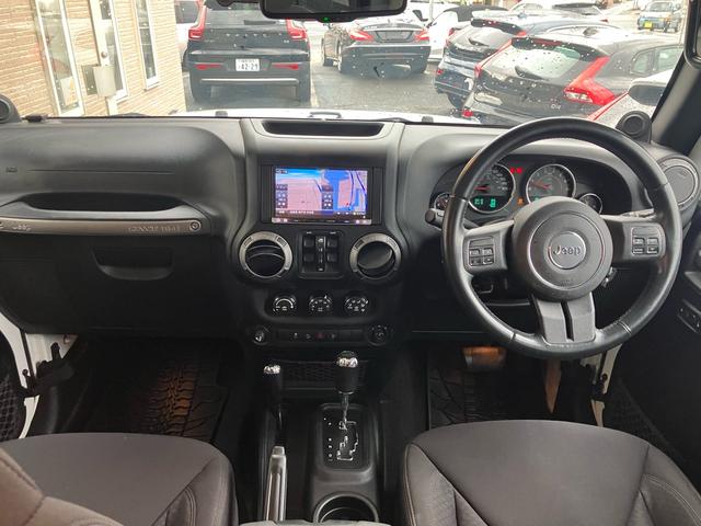 ジープ・ラングラーアンリミテッド スポーツ　リフトアップ　バンパーガード　新品スタットレスタイヤ付　新品チェーン　純正アルミ　電動ウインチ　ＲＯＵＧＨ　ＣＯＵＮＴＲＹサスペンション　オーバーフェンダー　ＬＥＤライト　ＥＴＣ（32枚目）