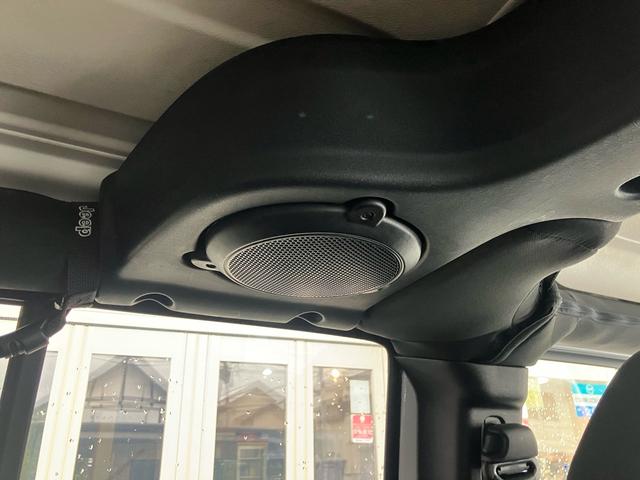 ジープ・ラングラーアンリミテッド スポーツ　リフトアップ　バンパーガード　新品スタットレスタイヤ付　新品チェーン　純正アルミ　電動ウインチ　ＲＯＵＧＨ　ＣＯＵＮＴＲＹサスペンション　オーバーフェンダー　ＬＥＤライト　ＥＴＣ（34枚目）