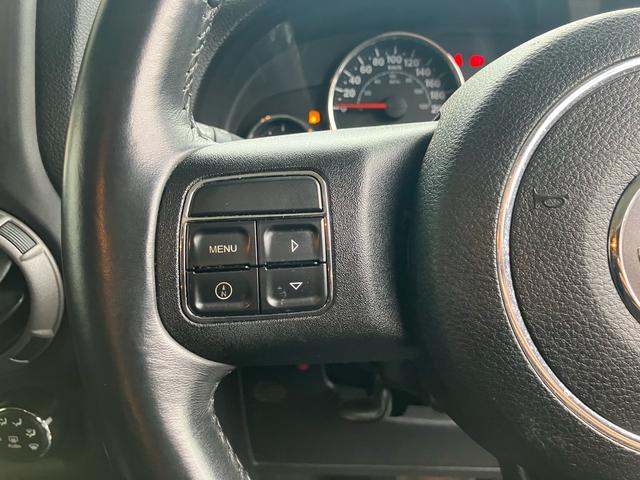 ジープ・ラングラーアンリミテッド スポーツ　リフトアップ　バンパーガード　新品スタットレスタイヤ付　新品チェーン　純正アルミ　電動ウインチ　ＲＯＵＧＨ　ＣＯＵＮＴＲＹサスペンション　オーバーフェンダー　ＬＥＤライト　ＥＴＣ（40枚目）