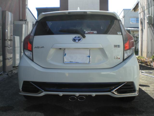 アクア G G’s 純正SDナビ GS専用エアロ 衝突安全ボディー ハーフレザーシート プッシュスタート 車内足元ブルーライト 社外センター出しWマフラー(6枚目)