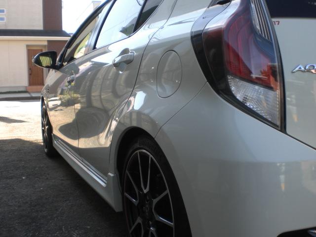 アクア G G’s 純正SDナビ GS専用エアロ 衝突安全ボディー ハーフレザーシート プッシュスタート 車内足元ブルーライト 社外センター出しWマフラー(8枚目)