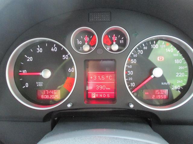 TTクーペ 1.8T 6速ティプトロニック  ハーフレザーシート  ヘッドライト交換済み  液晶ドット欠けなし  禁煙車(8枚目)